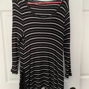 Black and white tunic with black lace